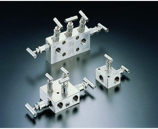 Filters and manifolds