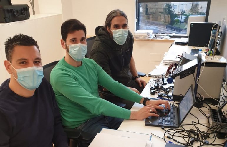 Tres Chicos-ZVaccines-700x933